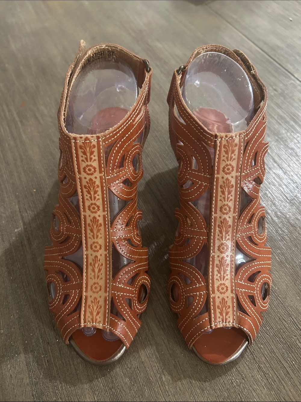 L’ Artiste Gladiator Sandals, New, Size 37.